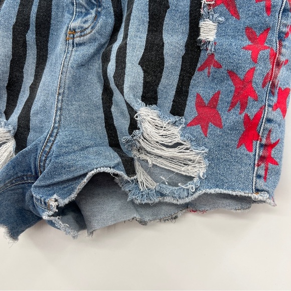 Her Universe DC Comics Birds Of Prey Harley Quinn Destructed Hi-Rise Shorts 15 - Picture 5 of 16